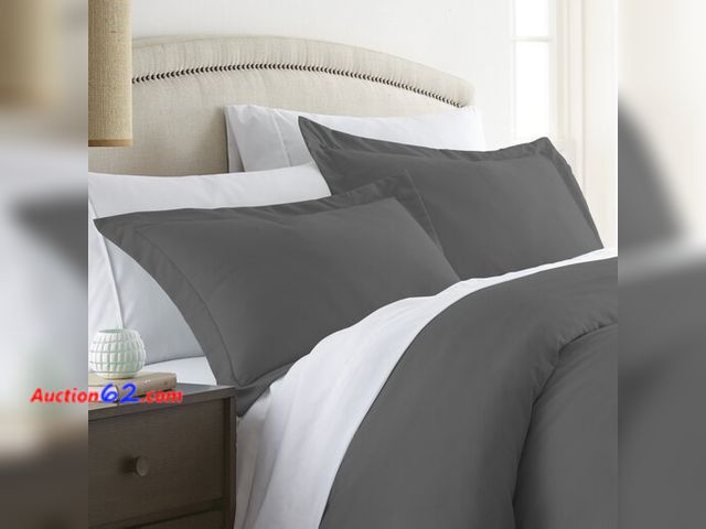 Lot 44-4008w - Home Collections Premium Ultra Soft Solid Pillow Sham Set Not Tested See All Photo's Appears New, A basic inspection has been given to this ...