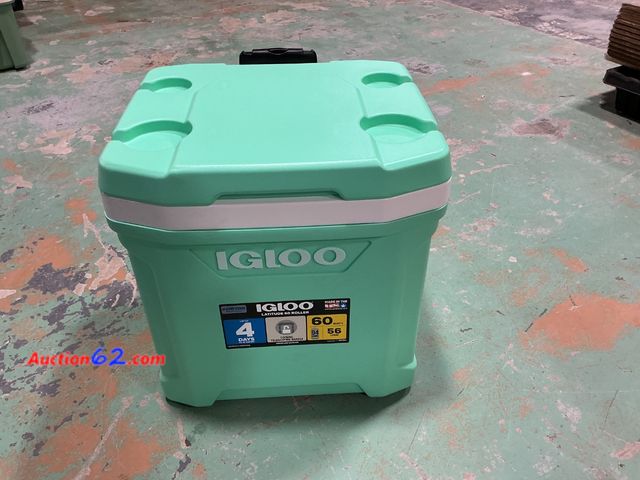 Lot 44-1728 - Igloo Latitude 60 Roller - Wheeled Cooler, Locking Telescoping Handle, 60 Quarts, Mint Green See All Photo's Not Tested Appears New, A basic...