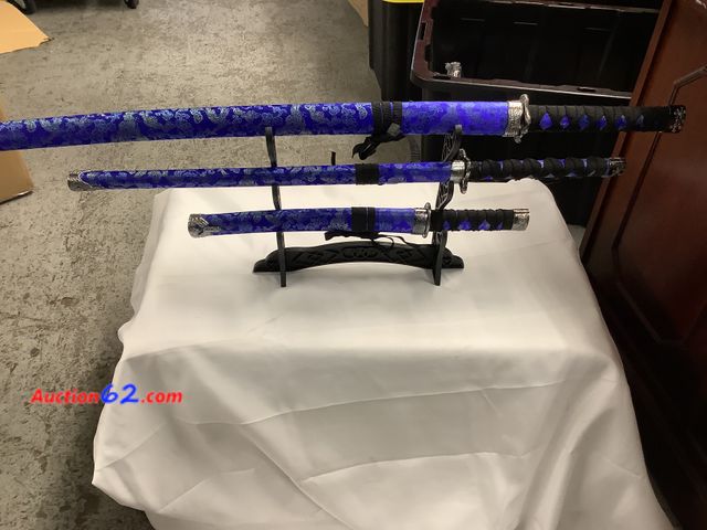 Lot 44-6113q - Set of 3 samurai swords. New. Not sharp See All Photo's Not Tested Never opened, Factory Sealed