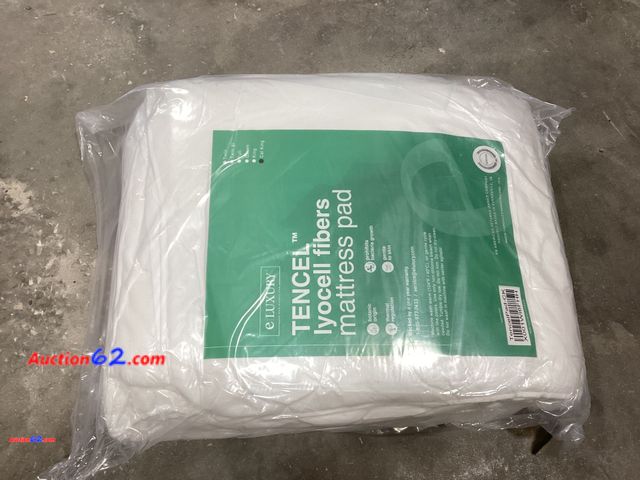 Lot 44-9058p - Cal King tencel Lyocell Fibers Mattress Pad Appears New, A basic inspection has been given to this item. Sold AS-IS.