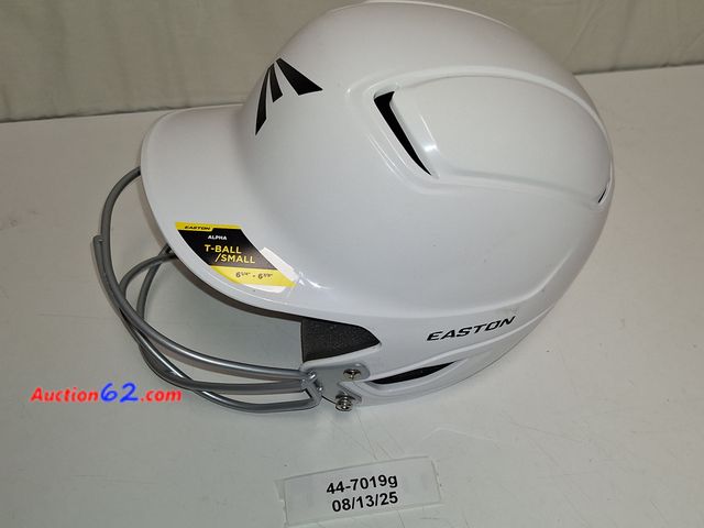 Lot 44-7019g - Easton Alpha T-Ball/small 6-1/4" - 6-7/8" helmet  Appears New, A basic inspection has been given to this item. Sold AS-IS.