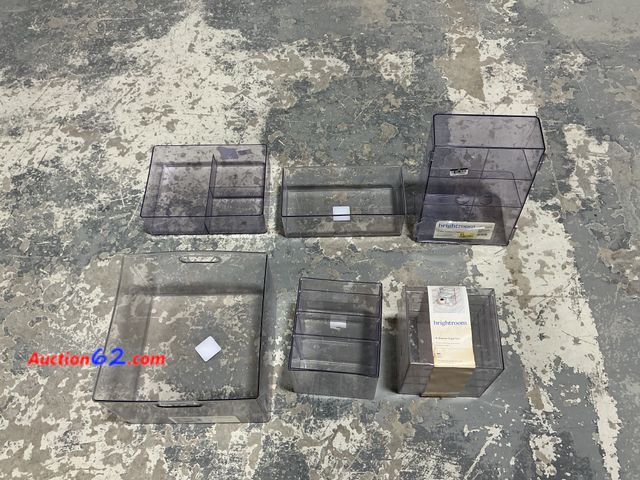 Lot 44-4014i - Mix lot of storage items E-Commerce Return, A basic inspection has been given to this item. Sold AS-IS. See All Photo's Not Tested