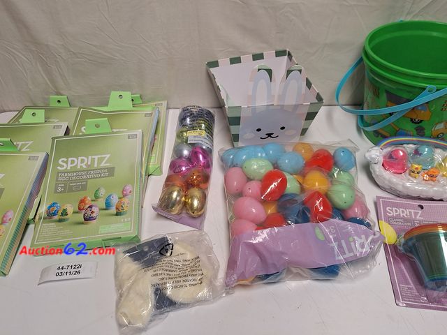 Lot 44-7122i - Miscellaneous lot of Easter items  E-Commerce Return, A basic inspection has been given to this item. Sold AS-IS.