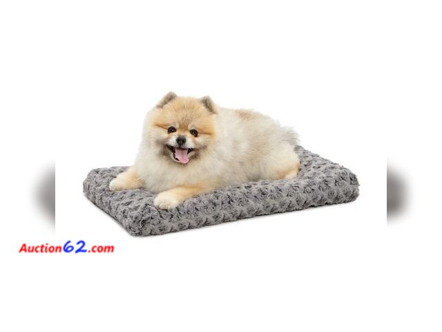 Lot 44-175b - MidWest Homes Plush Pad  for Pets Deluxe Dog Bed - 1. Appears New, A basic inspection has been given to this item. Sold AS-IS.