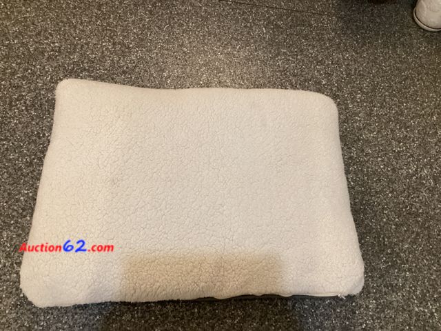 Lot 44-7719b - Lot of (3) large dog beds. 26” x 38”.  Appears New, A basic inspection has been given to this item. Sold AS-IS. See All Photo's
