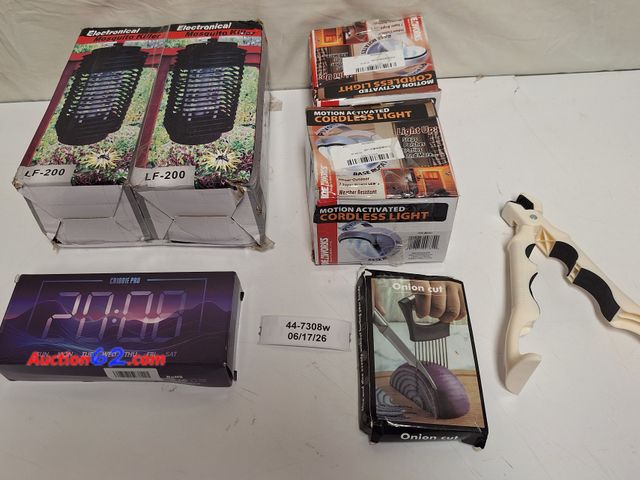 Lot 44-7308w - Lot of miscellaneous items,  E-Commerce Return, A basic inspection has been given to this item. Sold AS-IS.
