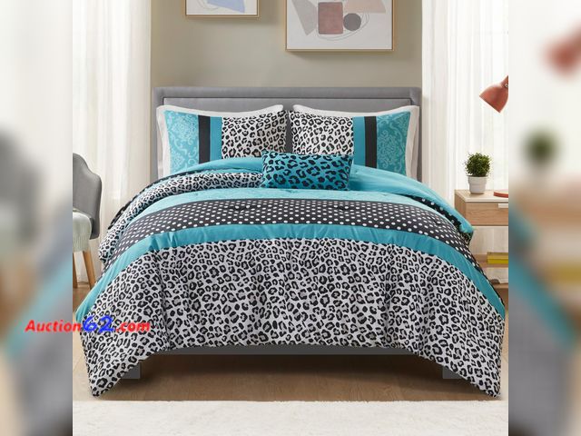 Lot 44-1523m - $89.99 Retail price - Intelligent Design Polka Dot Leopard Teal King Comforter Set, 4pc See All Photo's Not Tested Appears New, A basic insp...