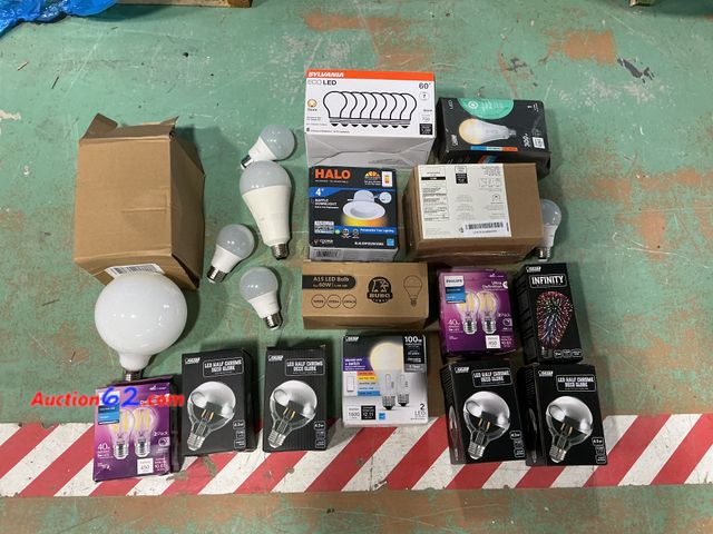 Lot 44-936p - Mix lot of Lightbulbs  E-Commerce Return, A basic inspection has been given to this item. Sold AS-IS. See All Photo's Not Tested