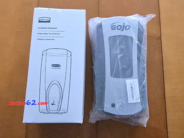 Lot 44-3030s - Lot of 2 - AutoFoam Soap Dispensers - See Pictures  Appears New, A basic inspection has been given to this item. Sold AS-IS.