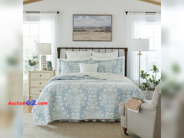 Lot 44-4001w - Laura Ashley - Twin Quilt Set, Reversible Cotton Bedding with Matching Sham, Home Decor for All Seasons (Rowland Blue, Twin) Not Tested See ...