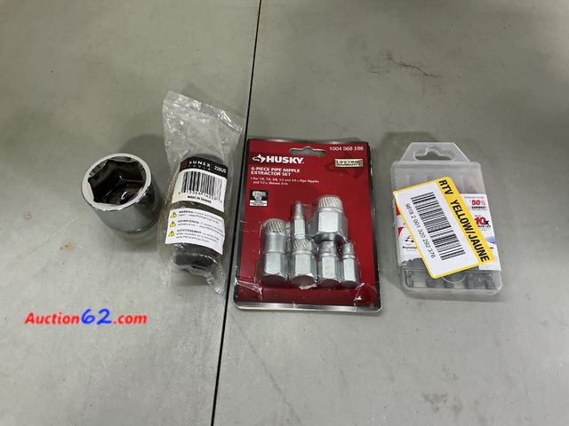 Lot 44-1892i - lot of tools/ parts see all photos E-Commerce Return, A basic inspection has been given to this item. Sold AS-IS. See All Photo's Not Tested