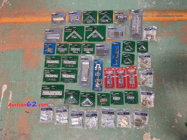 Lot 44-628g - Mix lot of Hardware Appears New, A basic inspection has been given to this item. Sold AS-IS. See All Photo's Not Tested