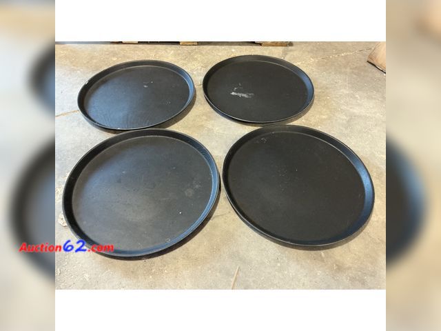 Lot 44-213 - Set of 4 Round Black Serving Trays E-Commerce Return, A basic inspection has been given to this item. Sold AS-IS.