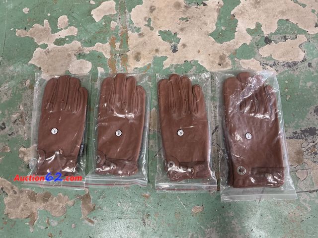 Lot 44-749b - Lot of (4) Packs of Leather Gloves Appears New, A basic inspection has been given to this item. Sold AS-IS. See All Photo's Not Tested