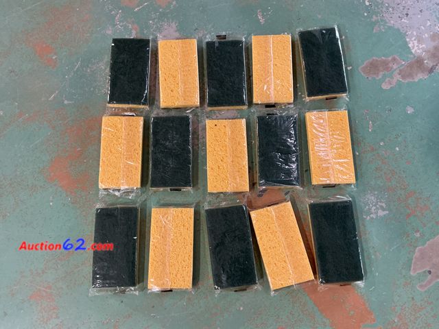 Lot 44-649g - Mix lot of Sponges E-Commerce Return, A basic inspection has been given to this item. Sold AS-IS. See All Photo's Not Tested