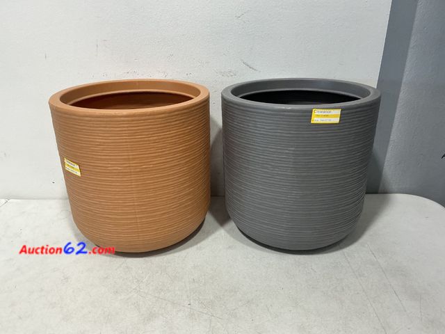Lot 44-991m - Set of 2 Textured Cylindrical Planters - Brown and Gray Not Tested See All Photo's E-Commerce Return, A basic inspection has been given to t...