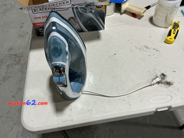 Lot 44-4062f - BLACK+DECKER Steam Iron Retractable Cord Gray: 1200W Nonstick Soleplate, Anti-Drip, Vertical Steam, Comfort-Grip Handle E-Commerce Return, A...