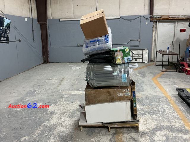 Lot 44-1100g - Salvage Pallet  Salvage Pallet, contains broken or incomplete items
