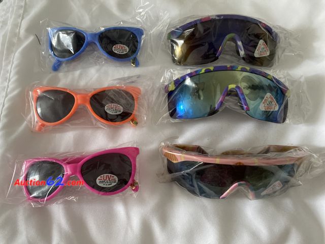 Lot 44-2008w - New. 3 pairs small child’s sunglasses. 3 pairs multicolor youth sunglasses. See photos. Appears New, A basic inspection has been given to th...
