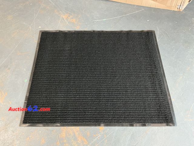 Lot 44-841 - Black Ribbed Entrance Mat See All Photo's E-Commerce Return, A basic inspection has been given to this item. Sold AS-IS. Not Tested