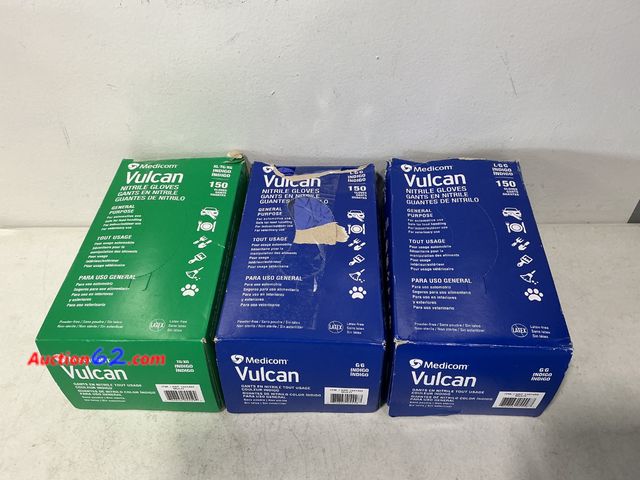 Lot 44-544j - Medicom Vulcan Nitrile Gloves, 150 Count Large See All Photo's Not Tested E-Commerce Return, A basic inspection has been given to this item....