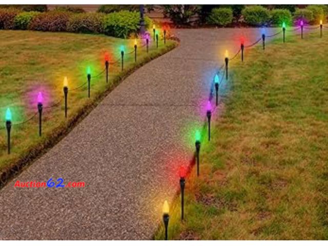 Lot 44-4001w - Home Accents Holiday 7.5" Commercial Grade Light Stakes 100pk Not Tested See All Photo's Appears New, A basic inspection has been given to t...