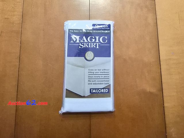 Lot 44-3062t - Queen - Magic Skirt - Easy to use wrap around bedskirt - New - See PIctures  Appears New, A basic inspection has been given to this item. So...