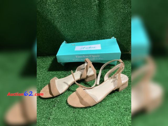 Lot 44-109g - Size 6.5 Ankis Women’s Heels E-Commerce Return, A basic inspection has been given to this item. Sold AS-IS.