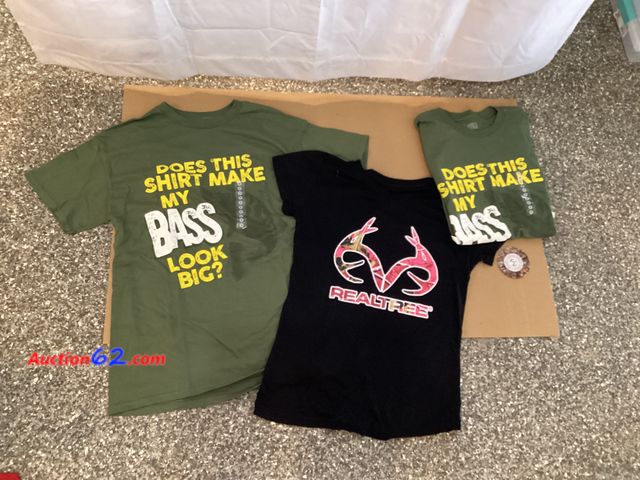 Lot 44-7749i - Lot of (3) medium T-shirts.  Appears New, A basic inspection has been given to this item. Sold AS-IS. See All Photo's