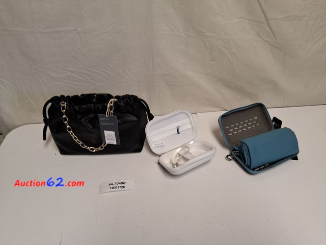 Lot 44-7049m - Lot of miscellaneous items E-Commerce Return, A basic inspection has been given to this item. Sold AS-IS.