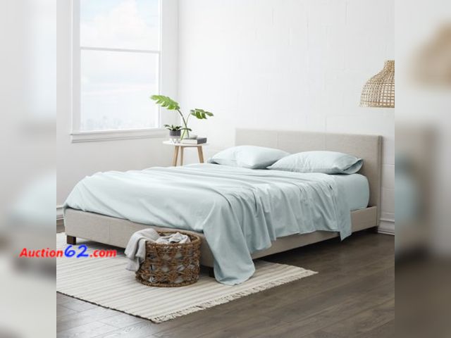 Lot 44-4005w - Home Collection Premium Ultra Soft Sheet Set or Pillowcases, Green Not Tested See All Photo's Appears New, A basic inspection has been given...