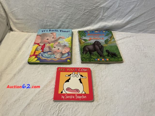 Lot 44-1023m - Lot of (3) children’s books E-Commerce Return, A basic inspection has been given to this item. Sold AS-IS. Used See All Photo's Not Tested