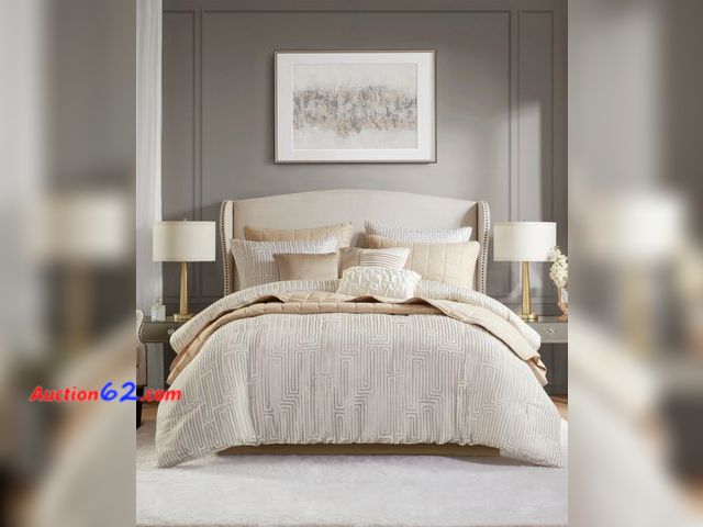 Lot 44-1526m - $211.5 Retail price - Madison Park Hayden 10-Piece Luxury Jacquard Comforter Set with Quilt and Throw Pillows, Ivory See All Photo's Not Tes...
