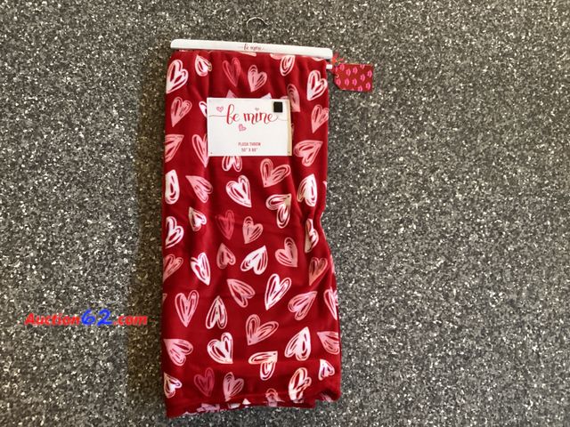 Lot 44-4075f - Lot of (1) Valentine’s Day themed plush throw.  Appears New, A basic inspection has been given to this item. Sold AS-IS. See All Photo's