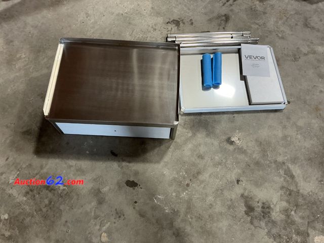 Lot 44-145j - $120 Retail price - VEVOR Lab Cart Model 141002 E-Commerce Return, A basic inspection has been given to this item. Sold AS-IS.