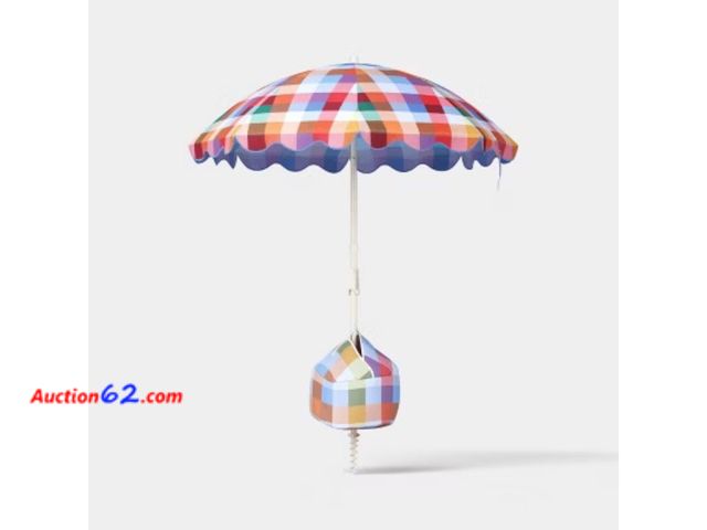 Lot 44-221 - Target Beach Umbrella with Carry Bag See All Photo's Appears New, A basic inspection has been given to this item. Sold AS-IS.