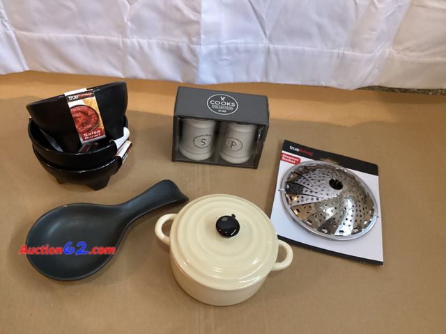 Lot 44-7720i - Lot of (1) steamer basket, (1) spoon rest, (3) salsa bowls, (1) salt and pepper shaker set, (1) mini casserole dish.  Appears New, A basic i...