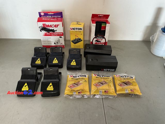 Lot 44-1925i - Tomcat &amp; Victor Rat/Mouse Traps - Snap Traps, Enclosed Traps, Original Mouse Traps Not Tested See All Photo's E-Commerce Return, A basic...