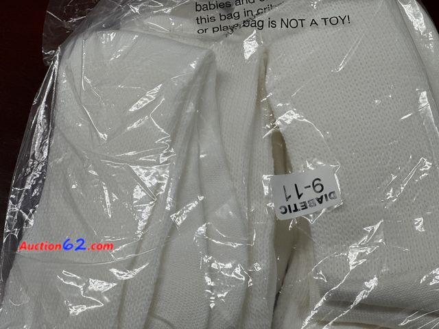 Lot 44-6084f - A bag of 6 pairs men’s Diabetic socks. Size 9-11. Appears New, A basic inspection has been given to this item. Sold AS-IS. See All Photo's N...