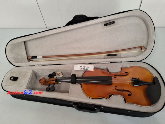 Lot 44-7216e - ½ violin for beginners,  full-size string instrument with spruce top and maple back, includes bow rosin bridge and carry case Appears New, A...