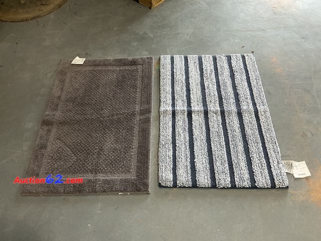 Lot 44-577j - Bath Mats - Solid Gray &amp; Striped See All Photo's Not Tested E-Commerce Return, A basic inspection has been given to this item. Sold AS-I...