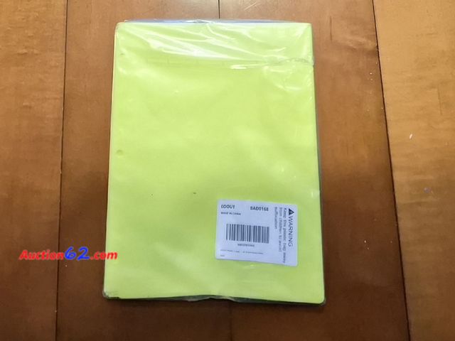 Lot 44-3078t - Package of 3 Hole Plastic Folders - New - See PIctures Appears New, A basic inspection has been given to this item. Sold AS-IS.