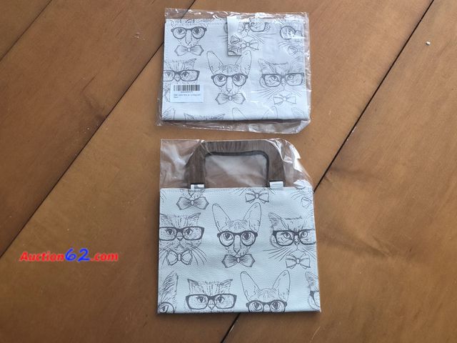 Lot 44-3016q - Lot of 2 - Cat Bookholders - See Pictures Appears New, A basic inspection has been given to this item. Sold AS-IS.