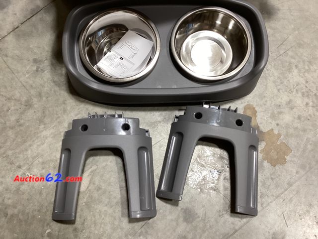 Lot 44-285g - Elevated Pet Bowls  Appears New, A basic inspection has been given to this item. Sold AS-IS.