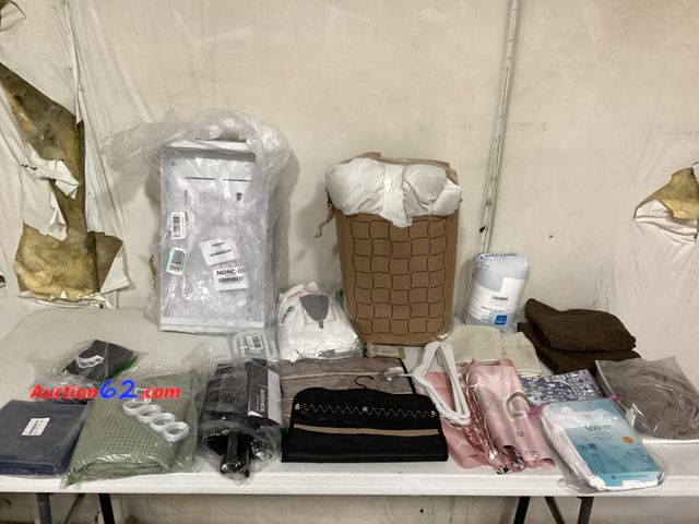 Lot 44-205b - Lot of Houseware Products 2. E-Commerce Return, A basic inspection has been given to this item. Sold AS-IS.