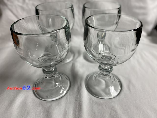 Lot 44-2152g - New. 4- 21 oz fish bowl glasses. Great for beer or margaritas. Can also be used for shrimp cocktails. Retails on Amazon for $37.99. See phot...