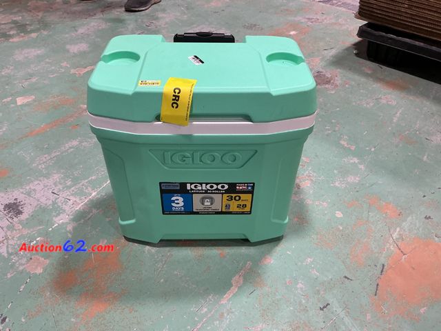Lot 44-1733 - Igloo Latitude 30 Roller Cooler - Wheeled, Telescoping Handle - Mint Green See All Photo's Not Tested E-Commerce Return, A basic inspection ...
