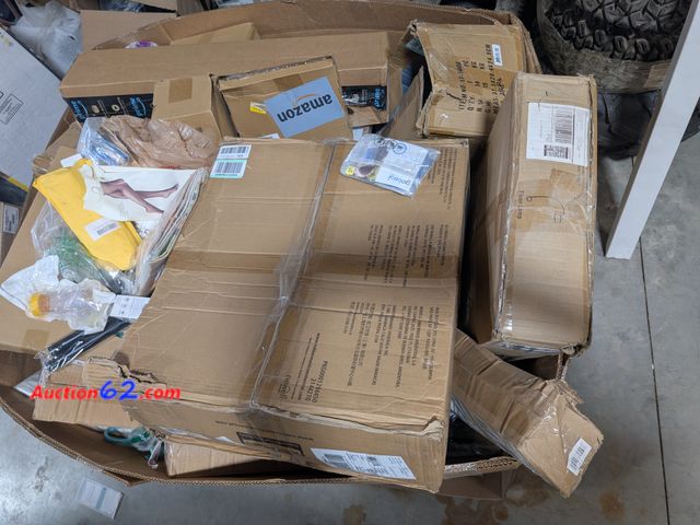 Lot 44-5500f - Salvage Pallet. Salvage Pallet, contains broken or incomplete items
