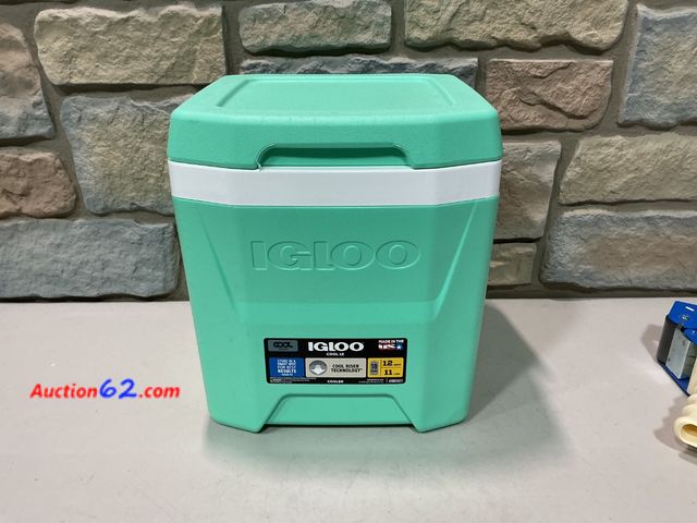 Lot 44-1740 - Igloo Cool 12 Cooler - 12 Quarts, Cool Riser Technology, Holds 18 Cans, Green/White See All Photo's Not Tested E-Commerce Return, A basic in...