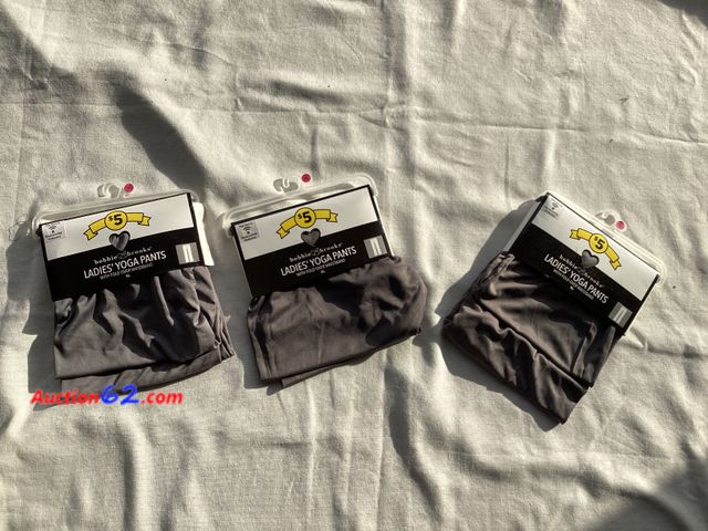 Lot 44-7885P - Lot of (3) XL grey yoga pants.  Appears New, A basic inspection has been given to this item. Sold AS-IS. See All Photo's